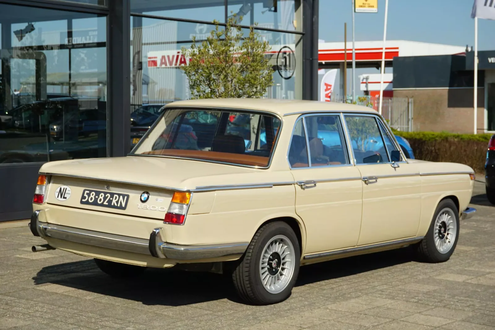 BMW 1800 (1971) — foto 1