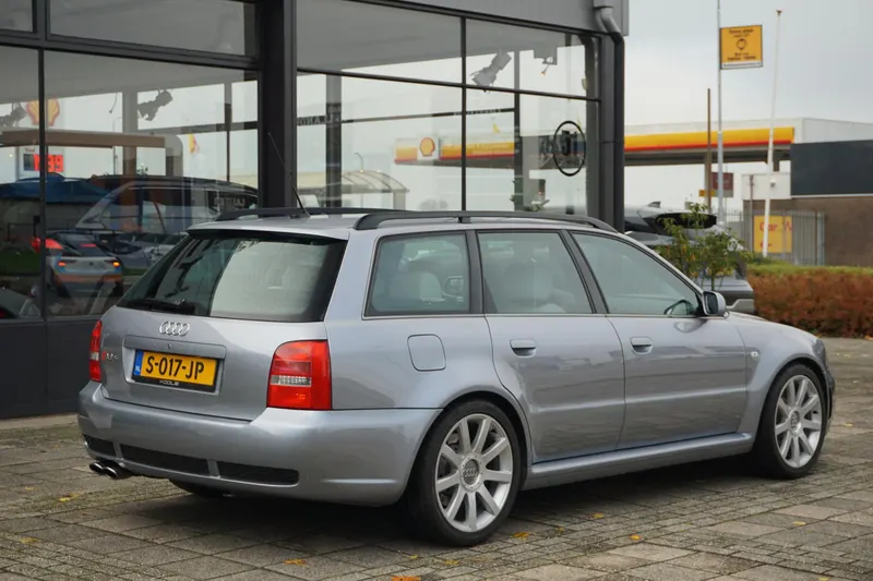 Audi RS4 (2001)