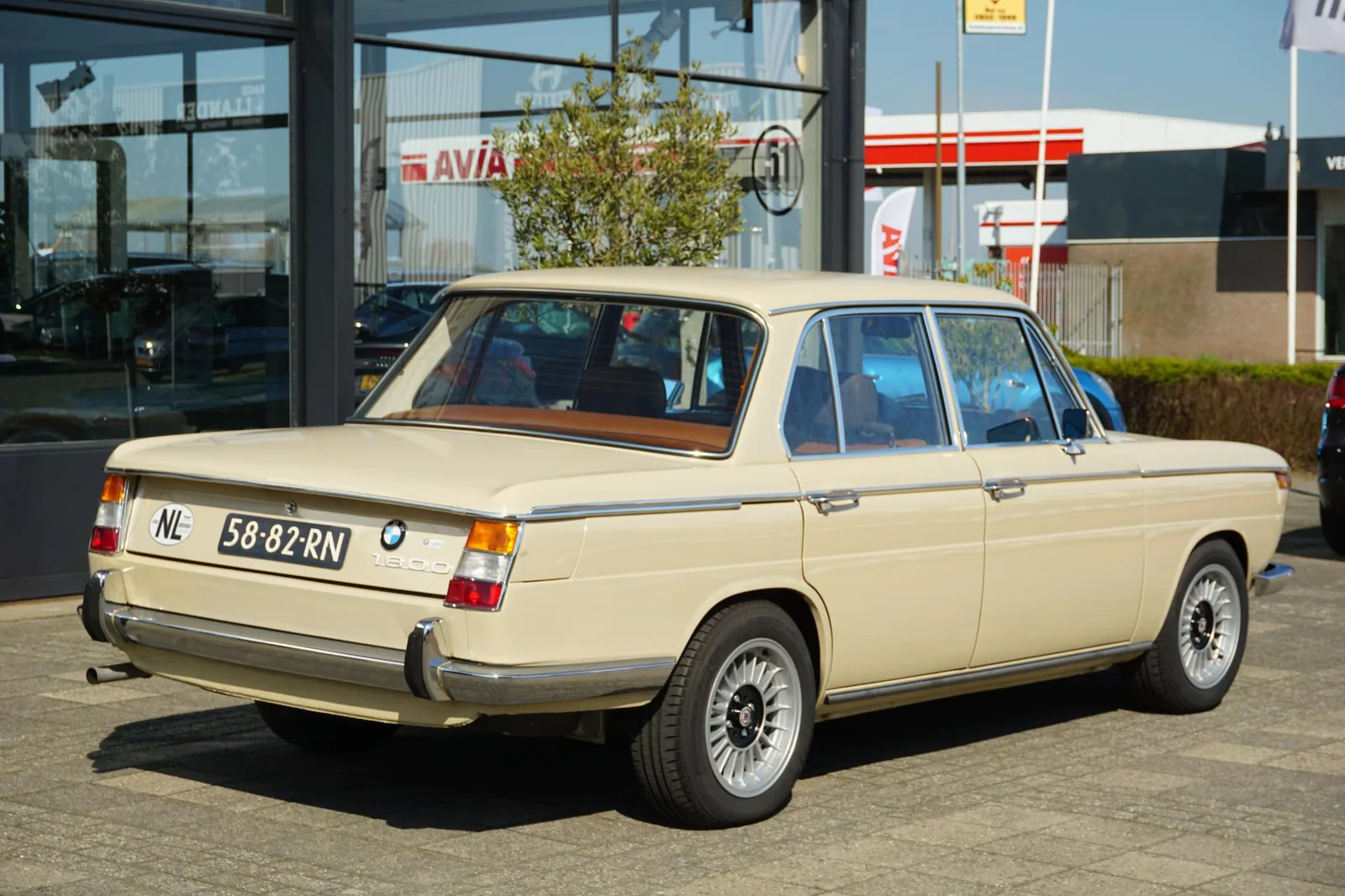 BMW 1800 (1971) — foto 1
