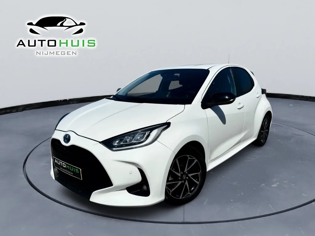 Toyota Yaris (2023) — foto 1