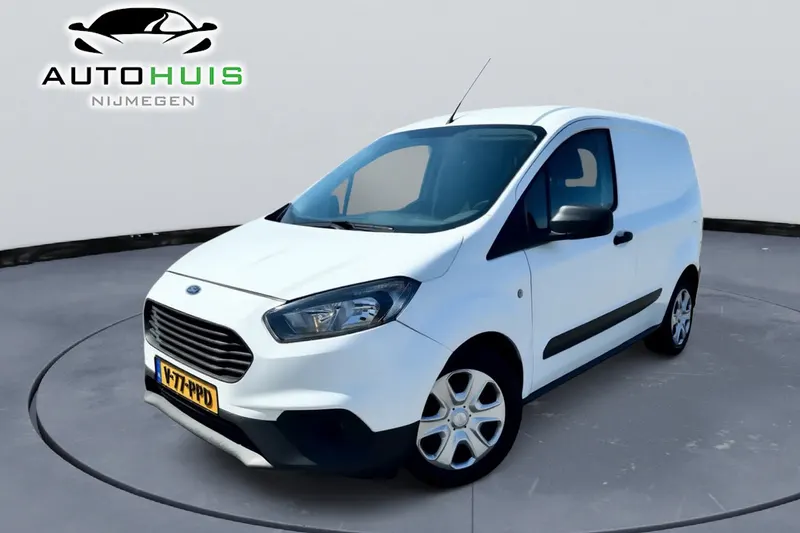 Ford Transit Courier (2023)