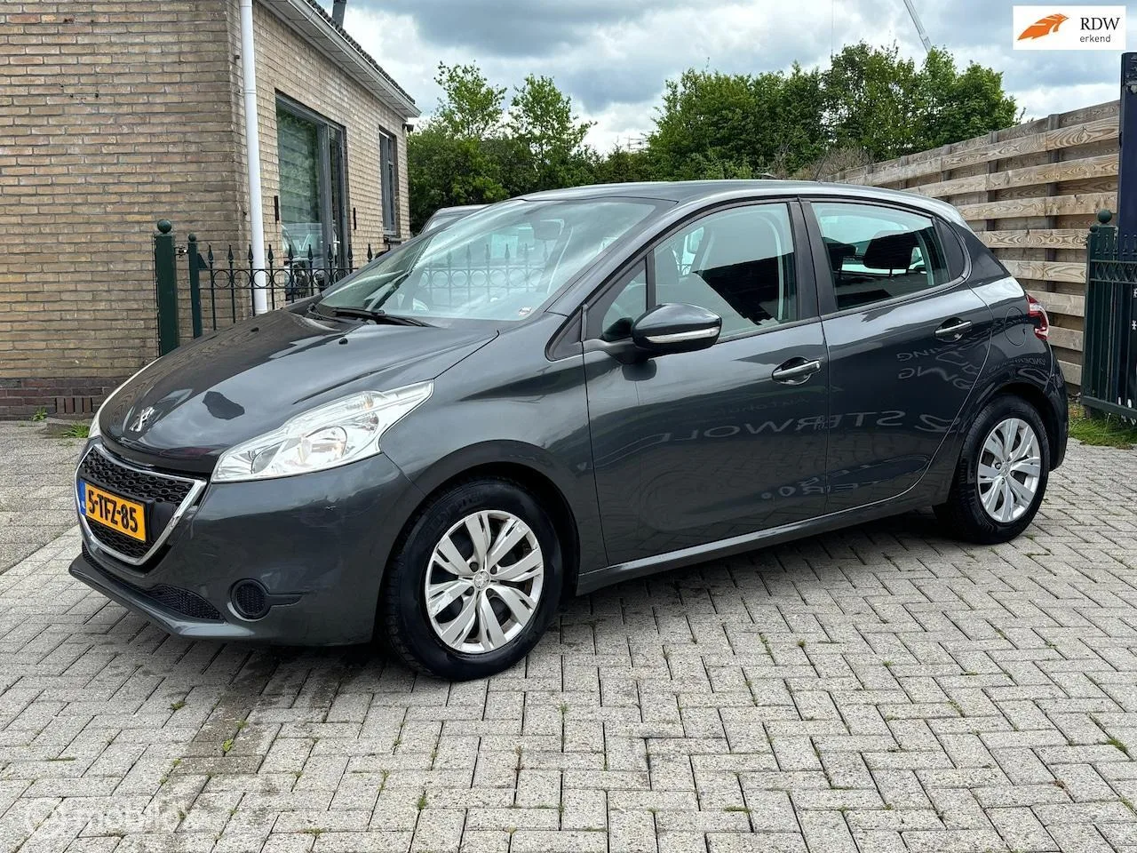 Peugeot 208 (2013) — foto 1