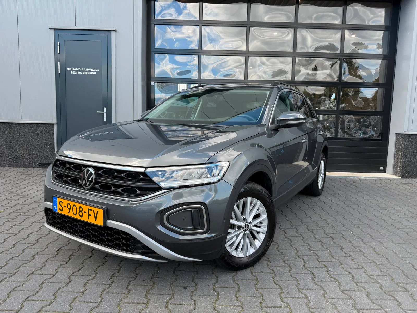 Volkswagen T-Roc (2023) — foto 1
