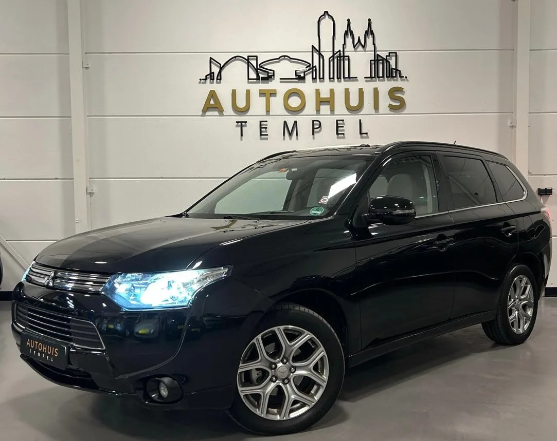 Mitsubishi Outlander (2013) — foto 1