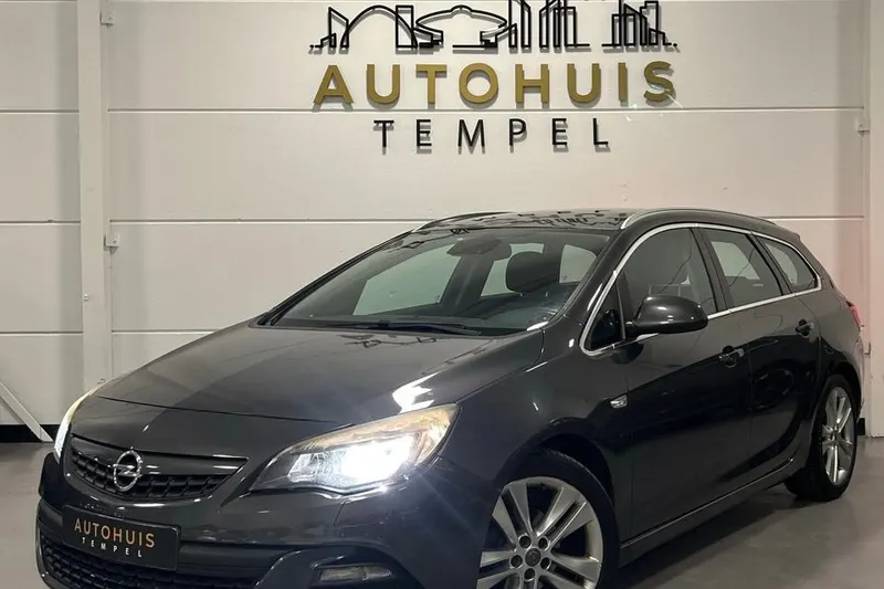Opel Astra Sports Tourer (2012)