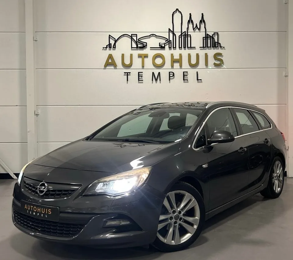 Opel Astra Sports Tourer (2012) — foto 1