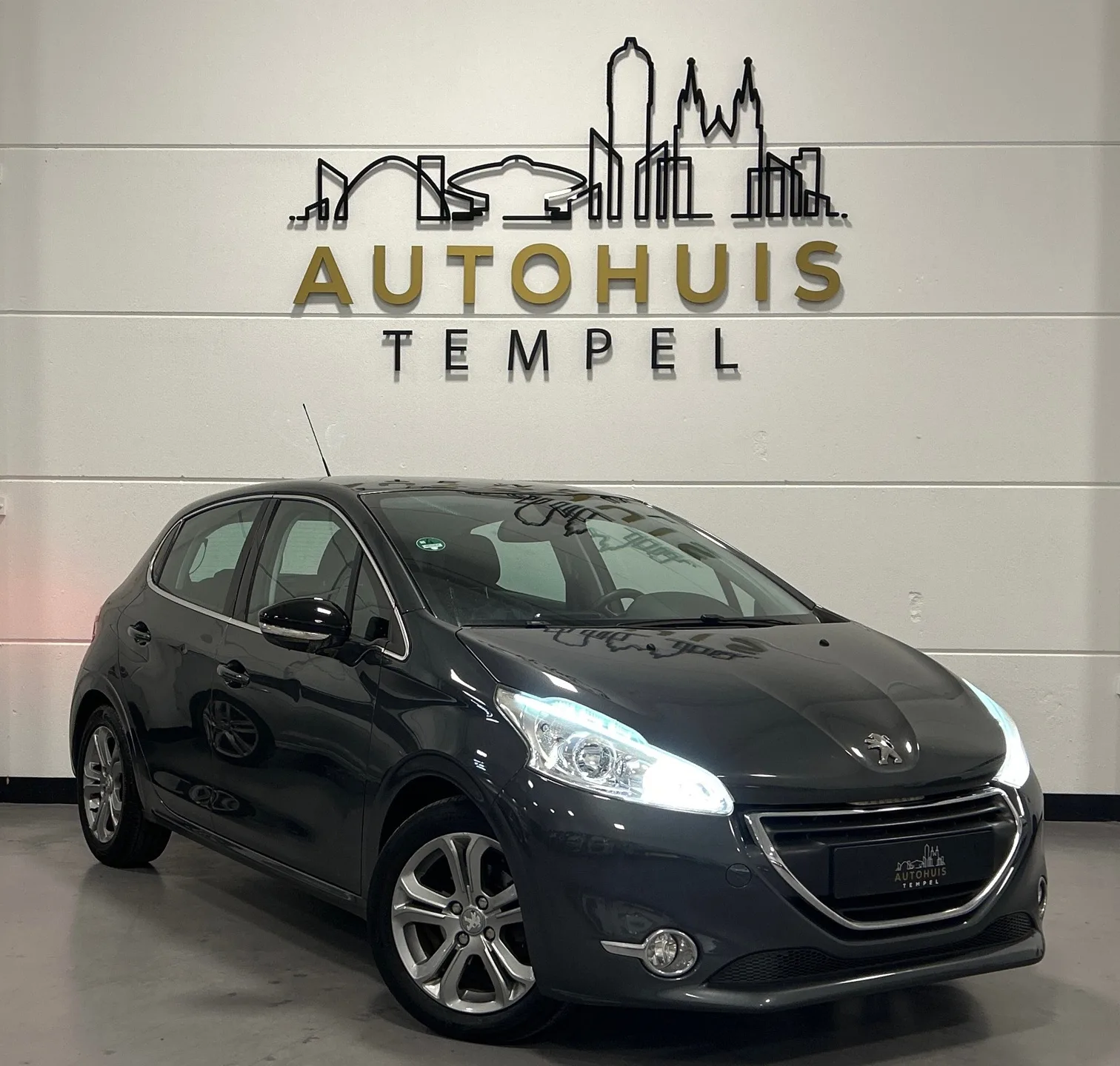 Peugeot 208 (2014) — foto 1