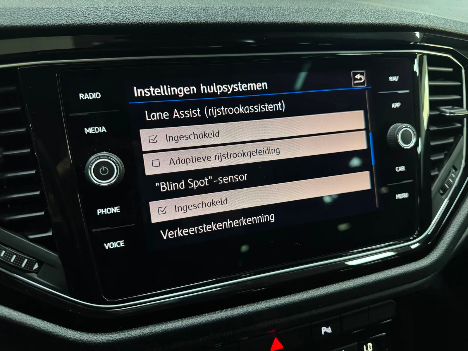 Volkswagen T-Roc (2020) — foto 1
