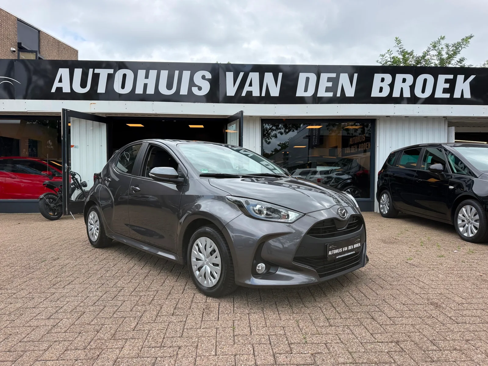 Mazda 2 Hybrid (2023) — foto 1
