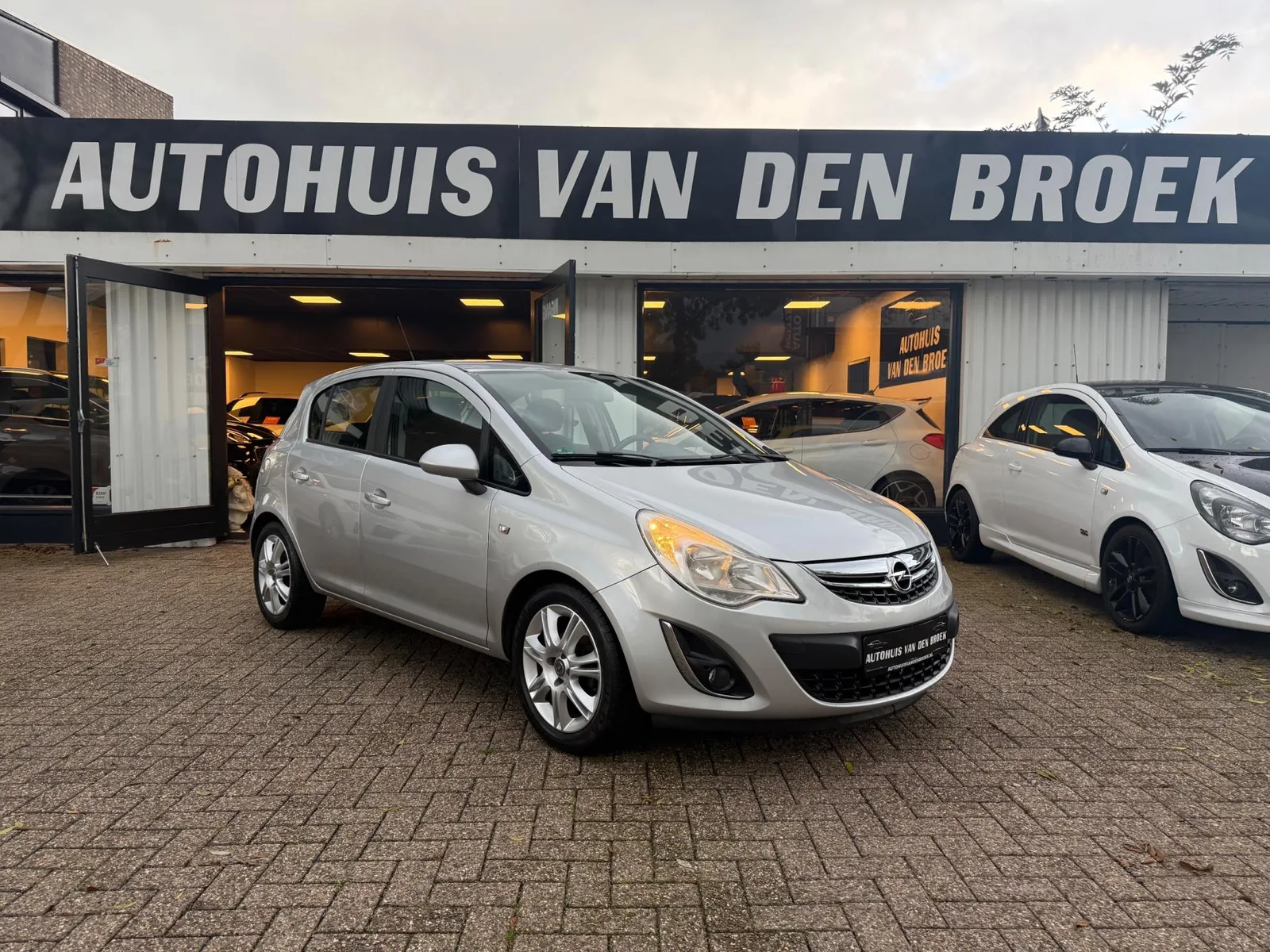 Opel Corsa (2011) — foto 1