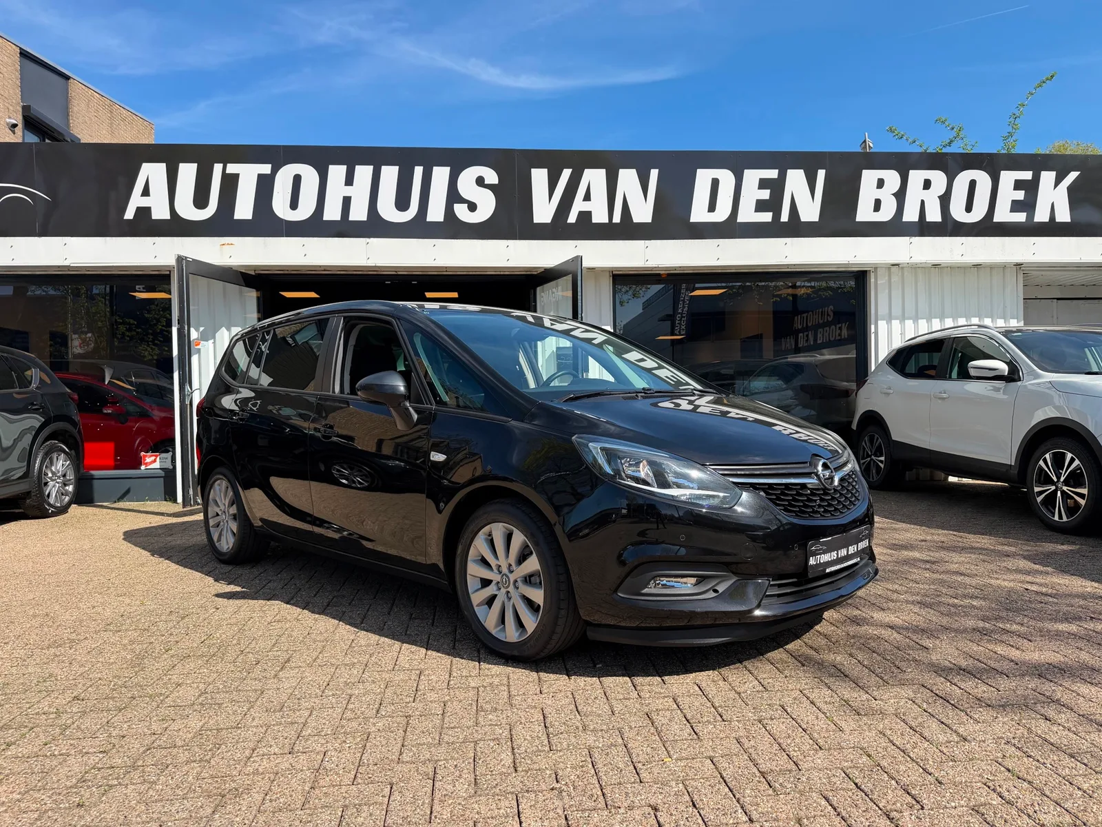 Opel Zafira (2017) — foto 1