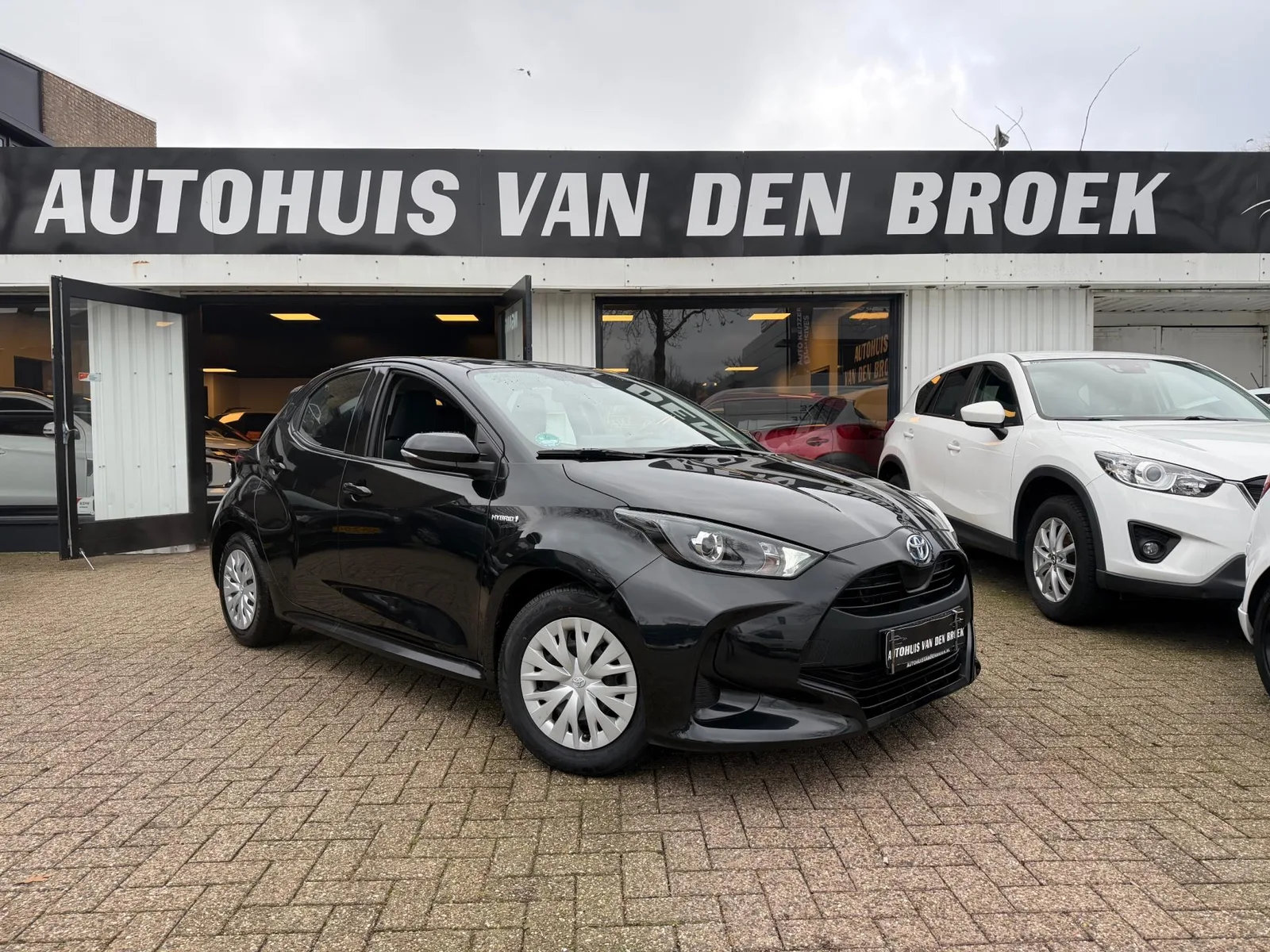 Toyota Yaris (2013) — foto 1