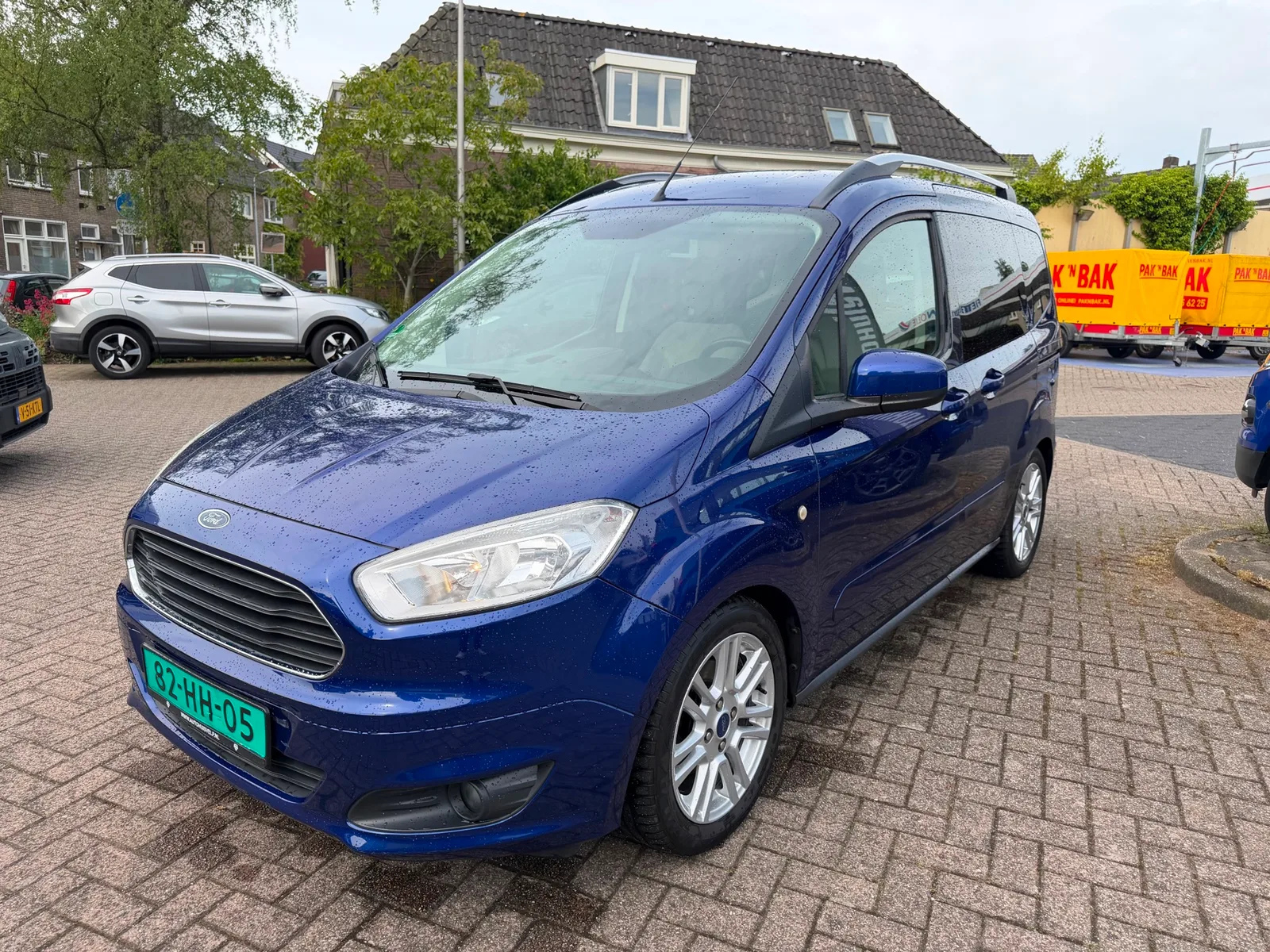 Ford Tourneo Courier (2014) — foto 1