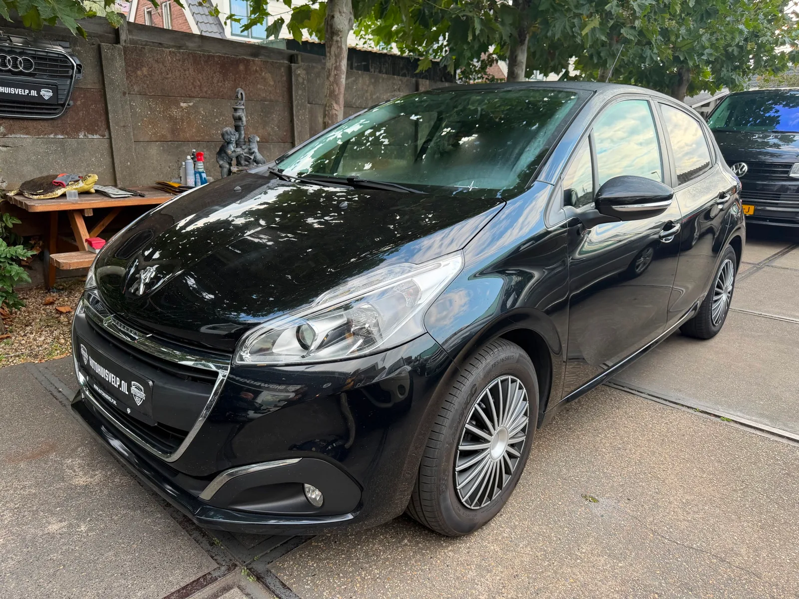 Peugeot 208 (2016) — foto 1