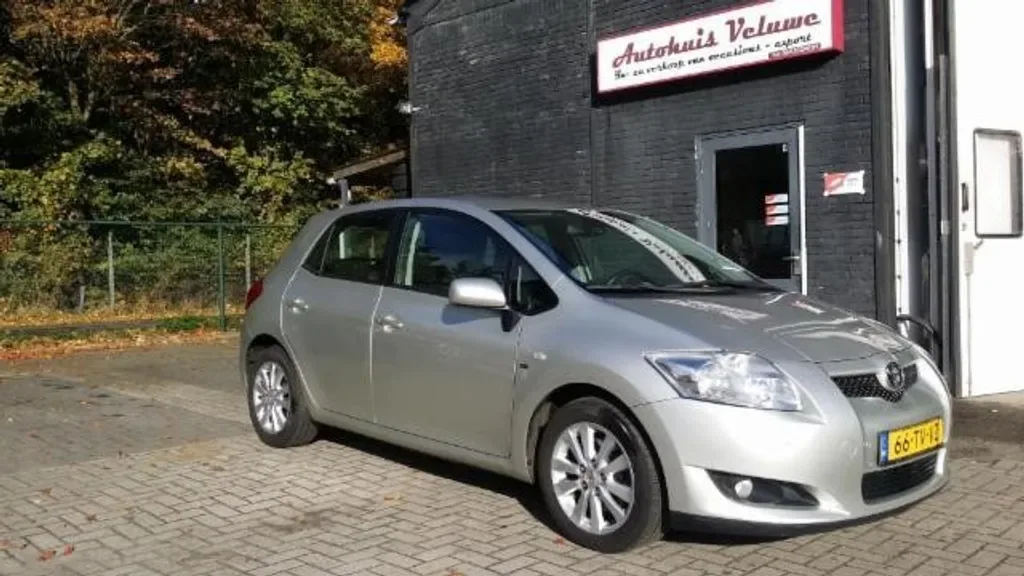 Toyota Auris (2007) — foto 1