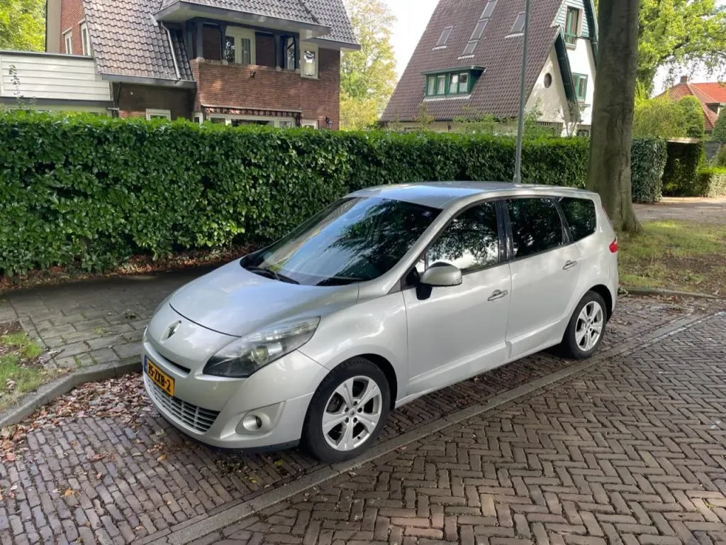 Renault Grand Scénic (2010) — foto 1