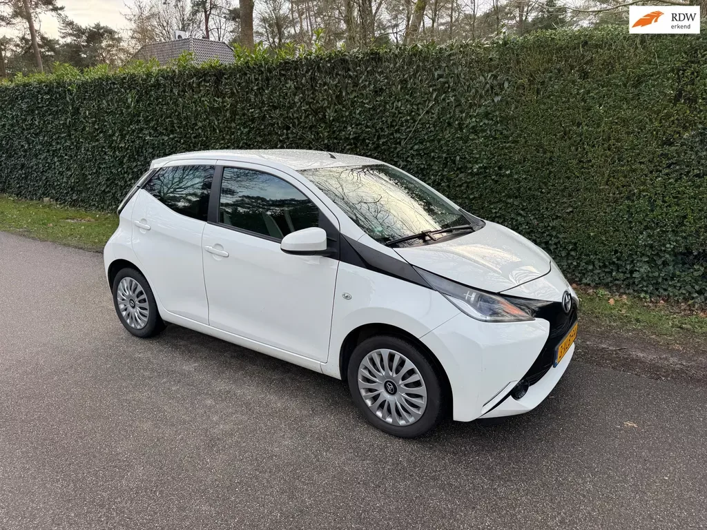 Toyota Aygo (2014) — foto 1