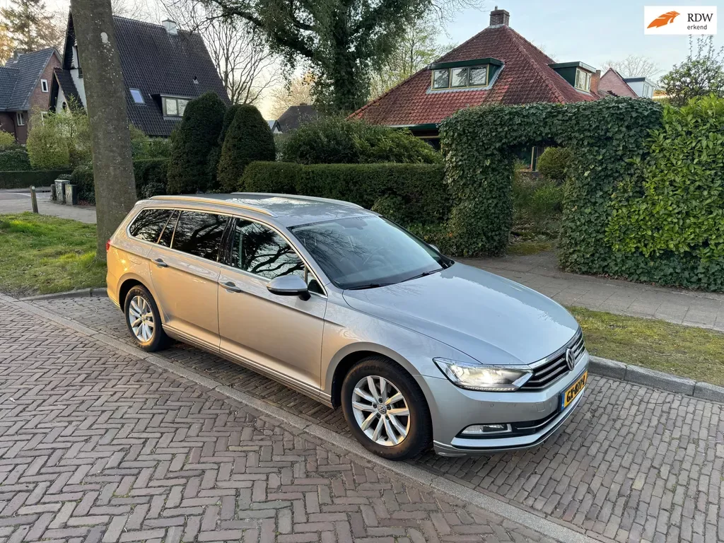 Volkswagen Passat (2015) — foto 1