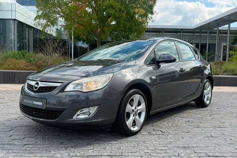 Opel Astra (2010)