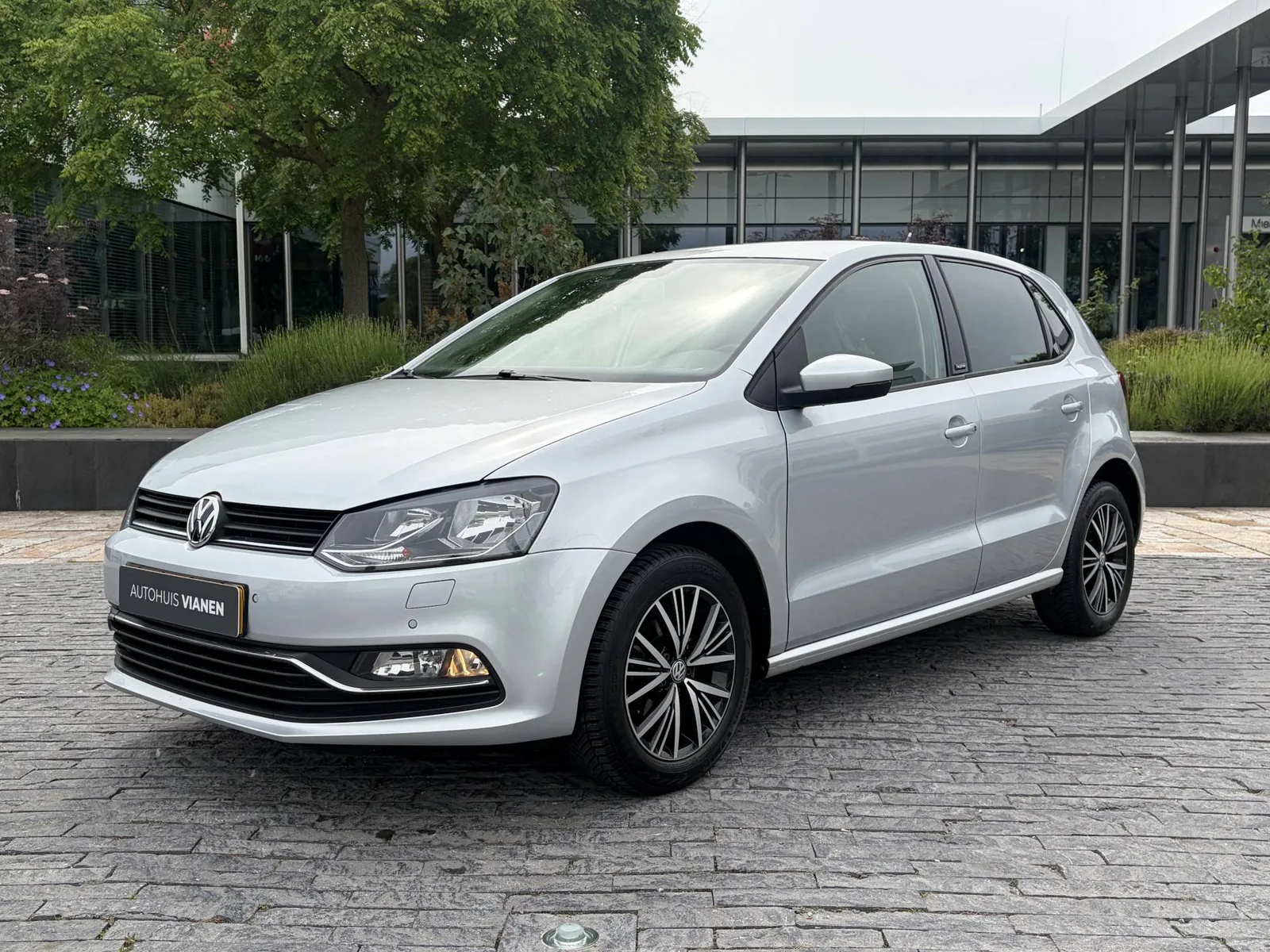 Volkswagen Polo (2016) — foto 1