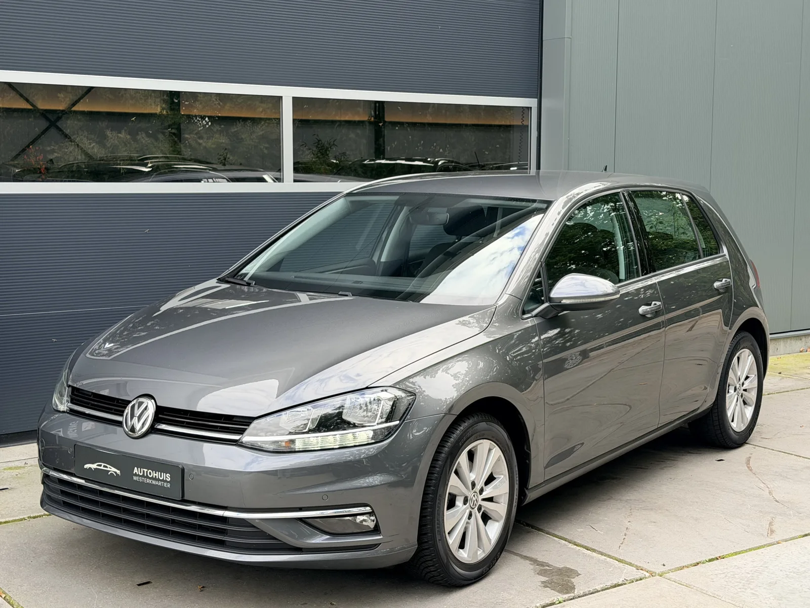 Volkswagen Golf (2019) — foto 1