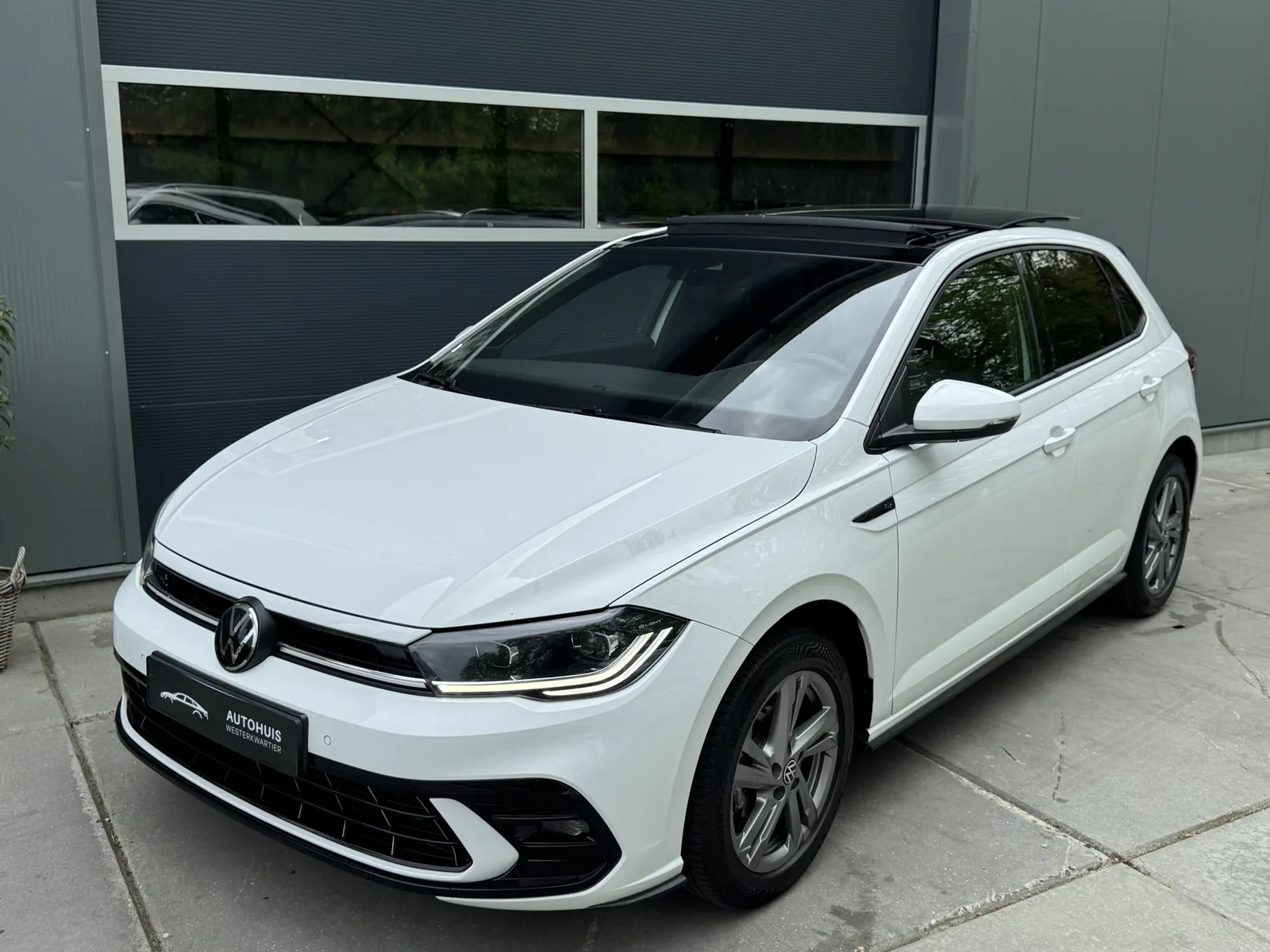 Volkswagen Polo (2023) — foto 1