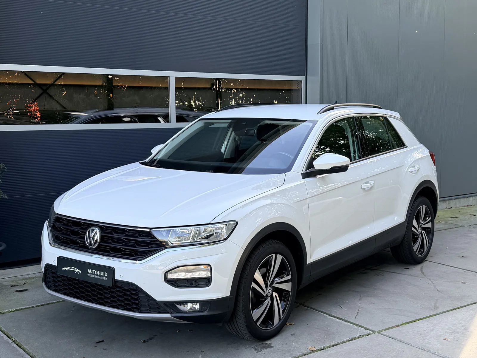 Volkswagen T-Roc (2018) — foto 1