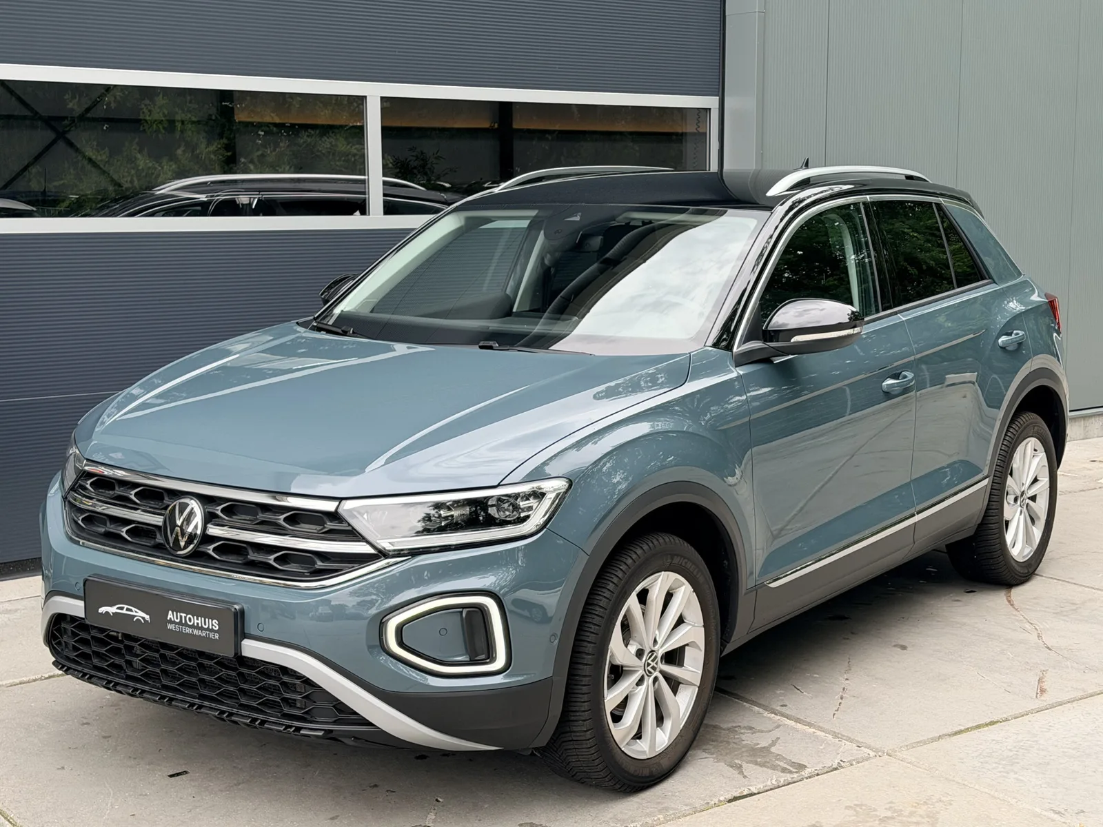 Volkswagen T-Roc (2023) — foto 1