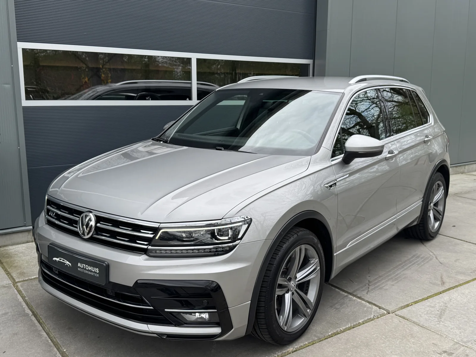 Volkswagen Tiguan (2020) — foto 1