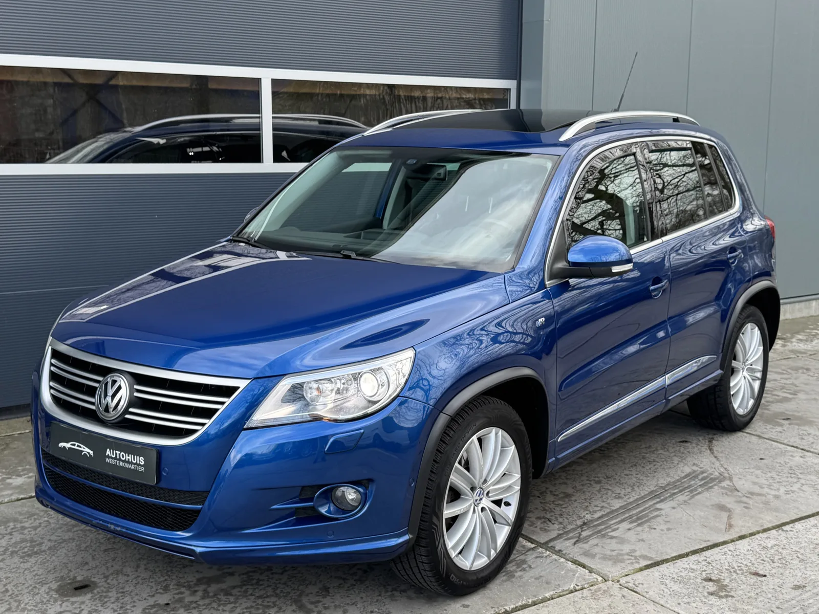 Volkswagen Tiguan (2010) — foto 1