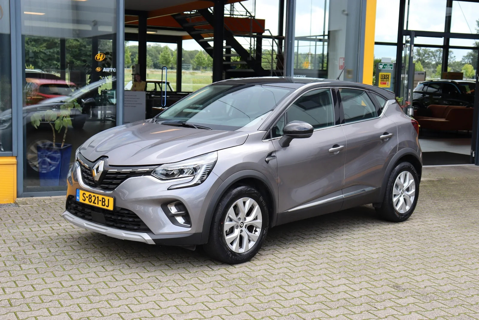 Renault Captur (2022) — foto 1