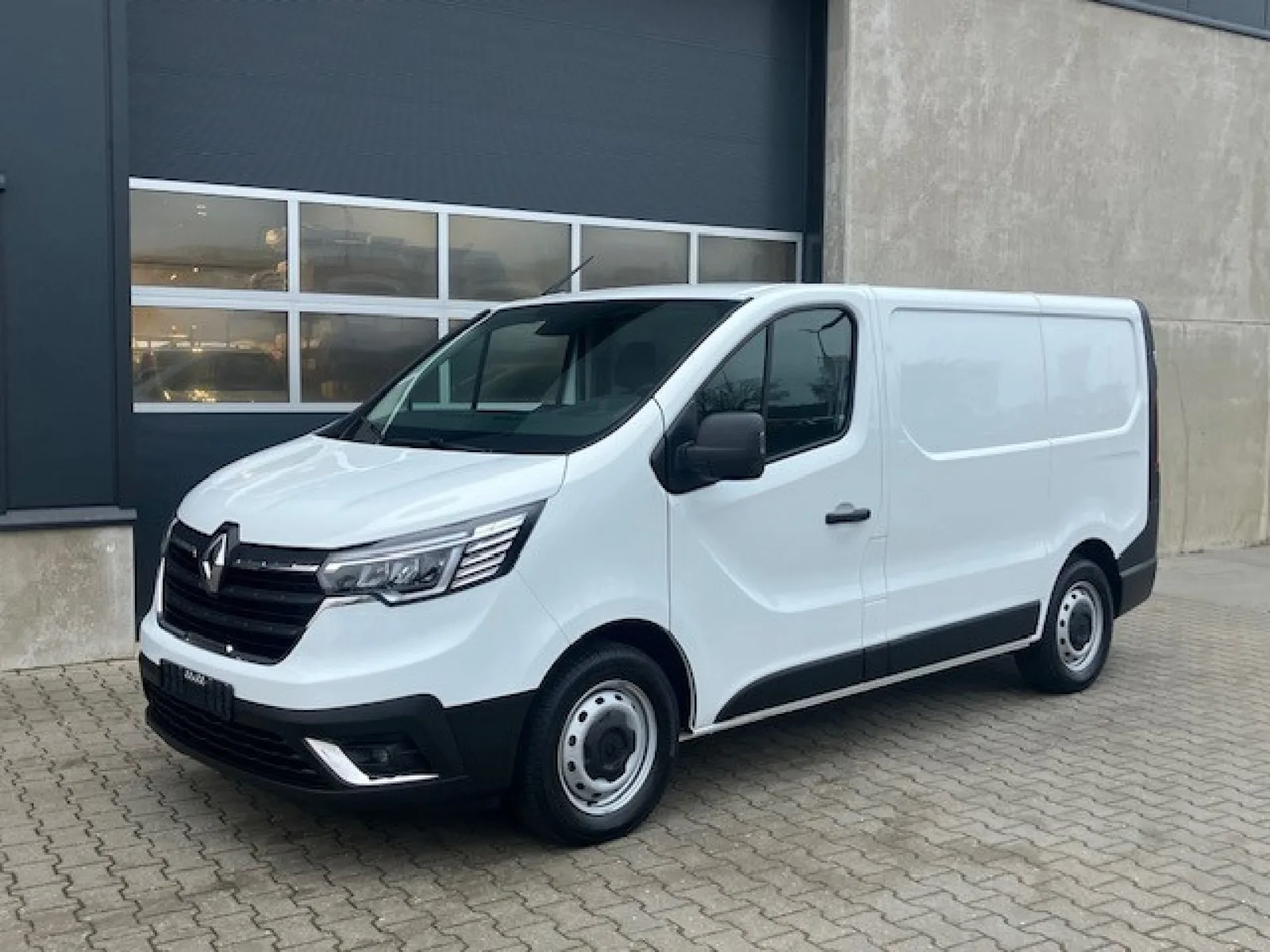 Renault Trafic (2024) — foto 1