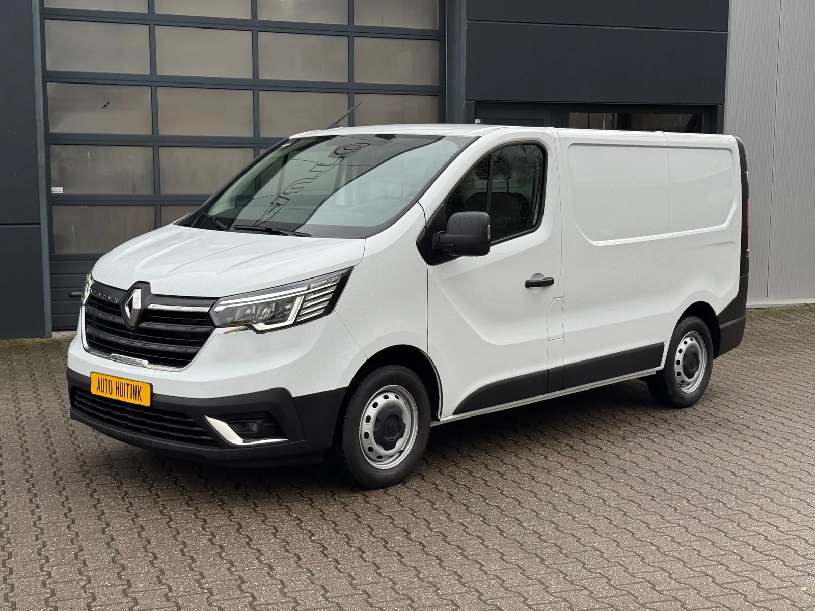 Renault Trafic (2024) — foto 1