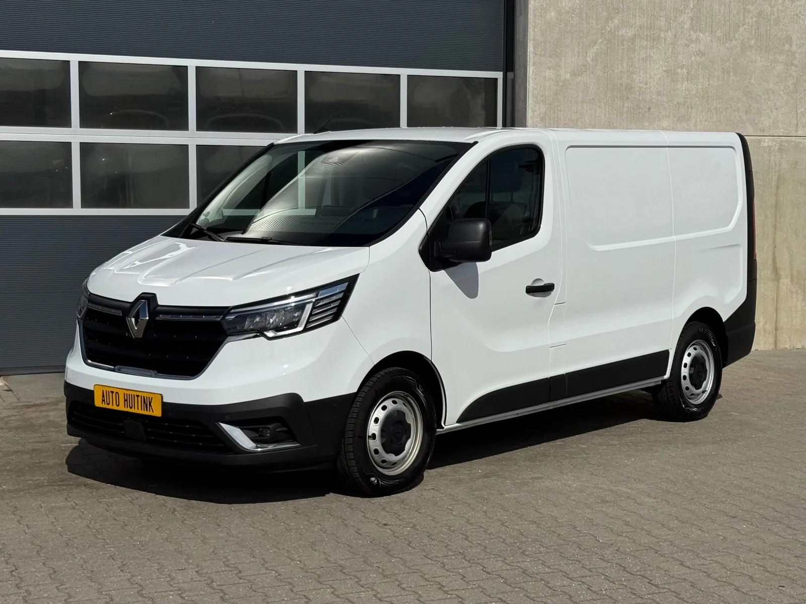 Renault Trafic (2024) — foto 1