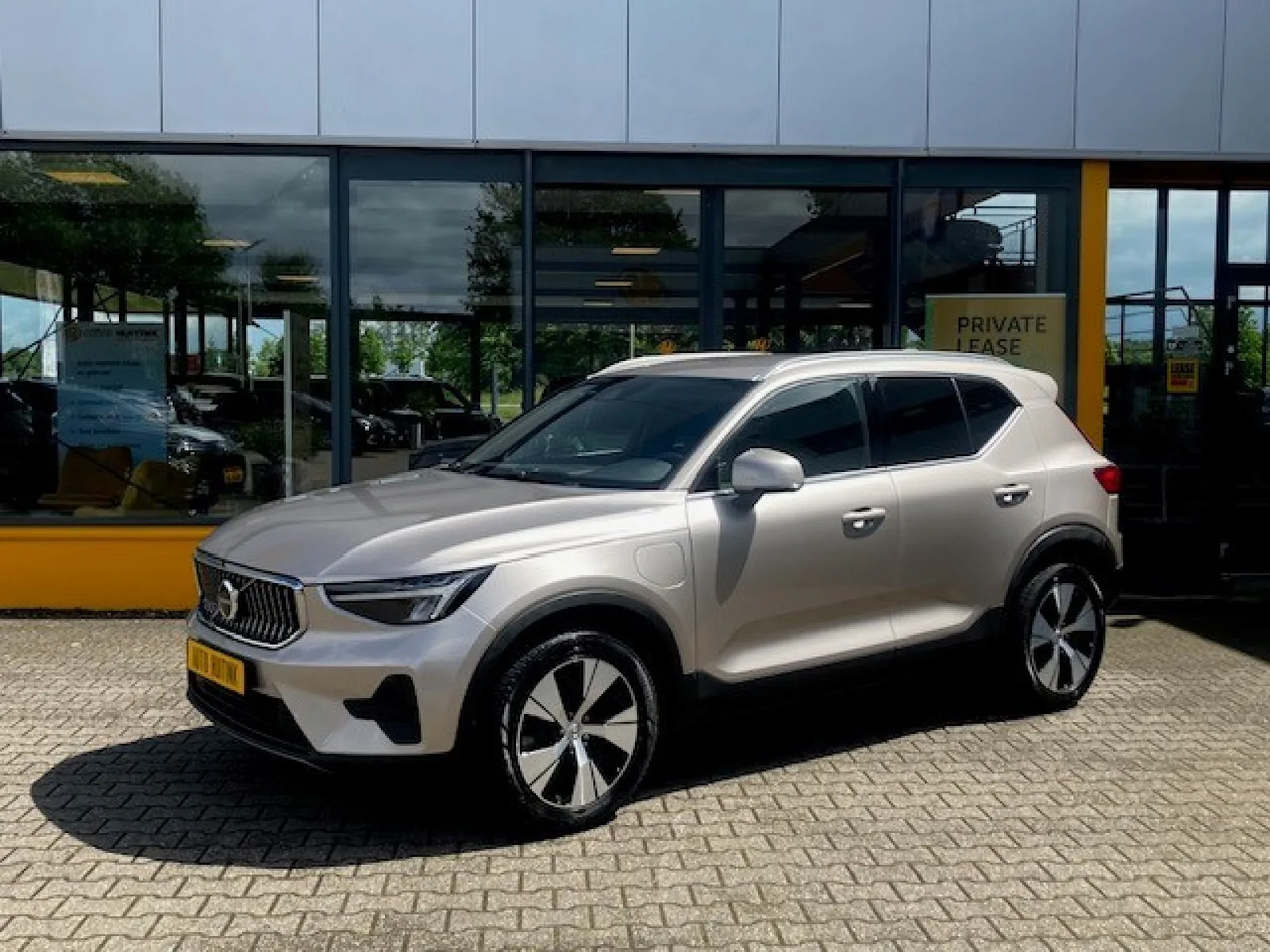 Volvo XC40 (2022) — foto 1