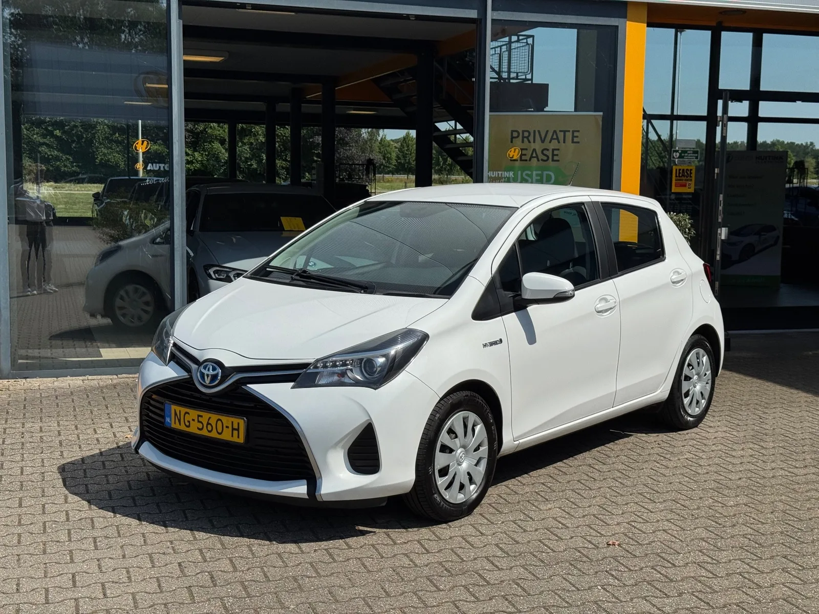 Toyota Yaris (2017) — foto 1