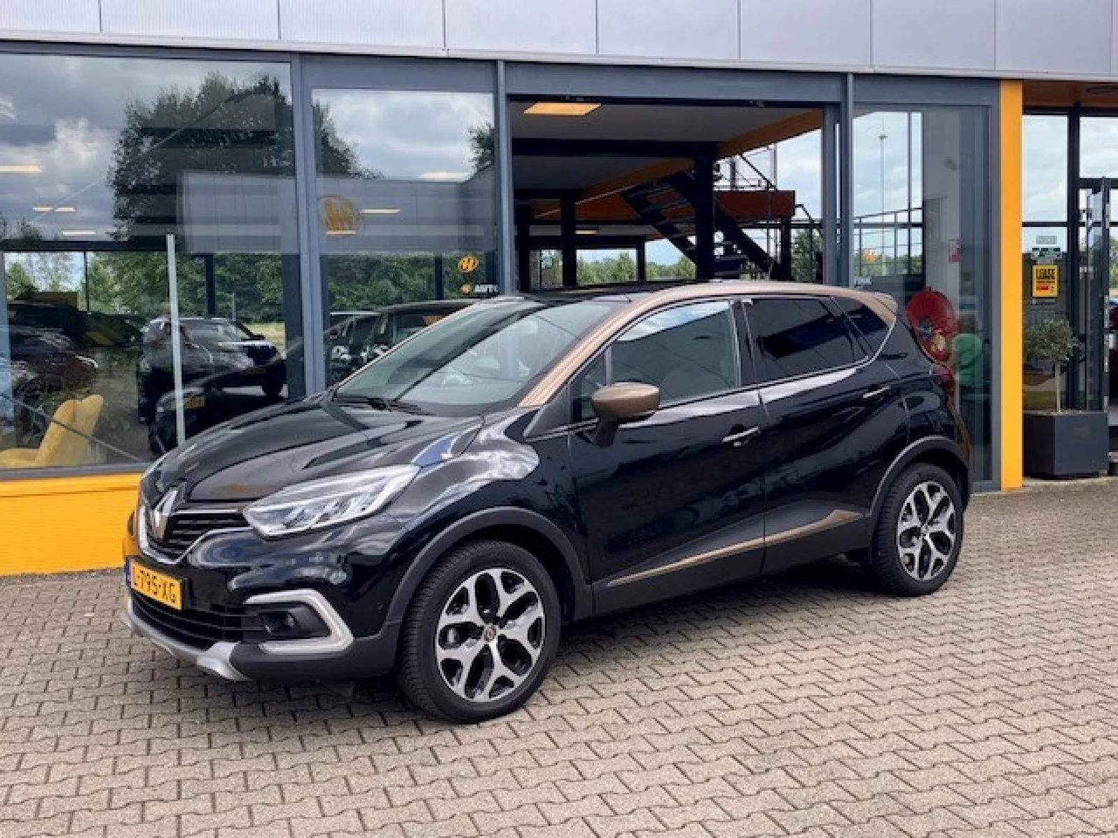 Renault Captur (2017) — foto 1
