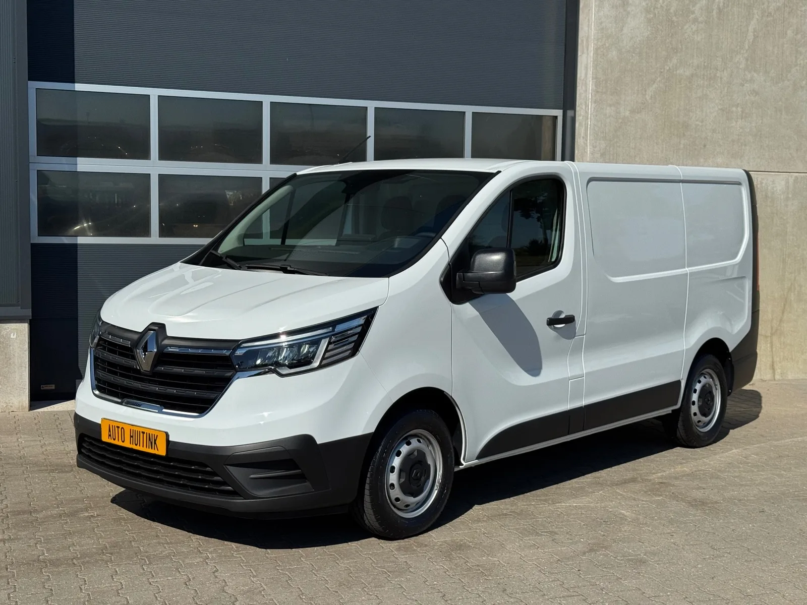 Renault Trafic (2024) — foto 1