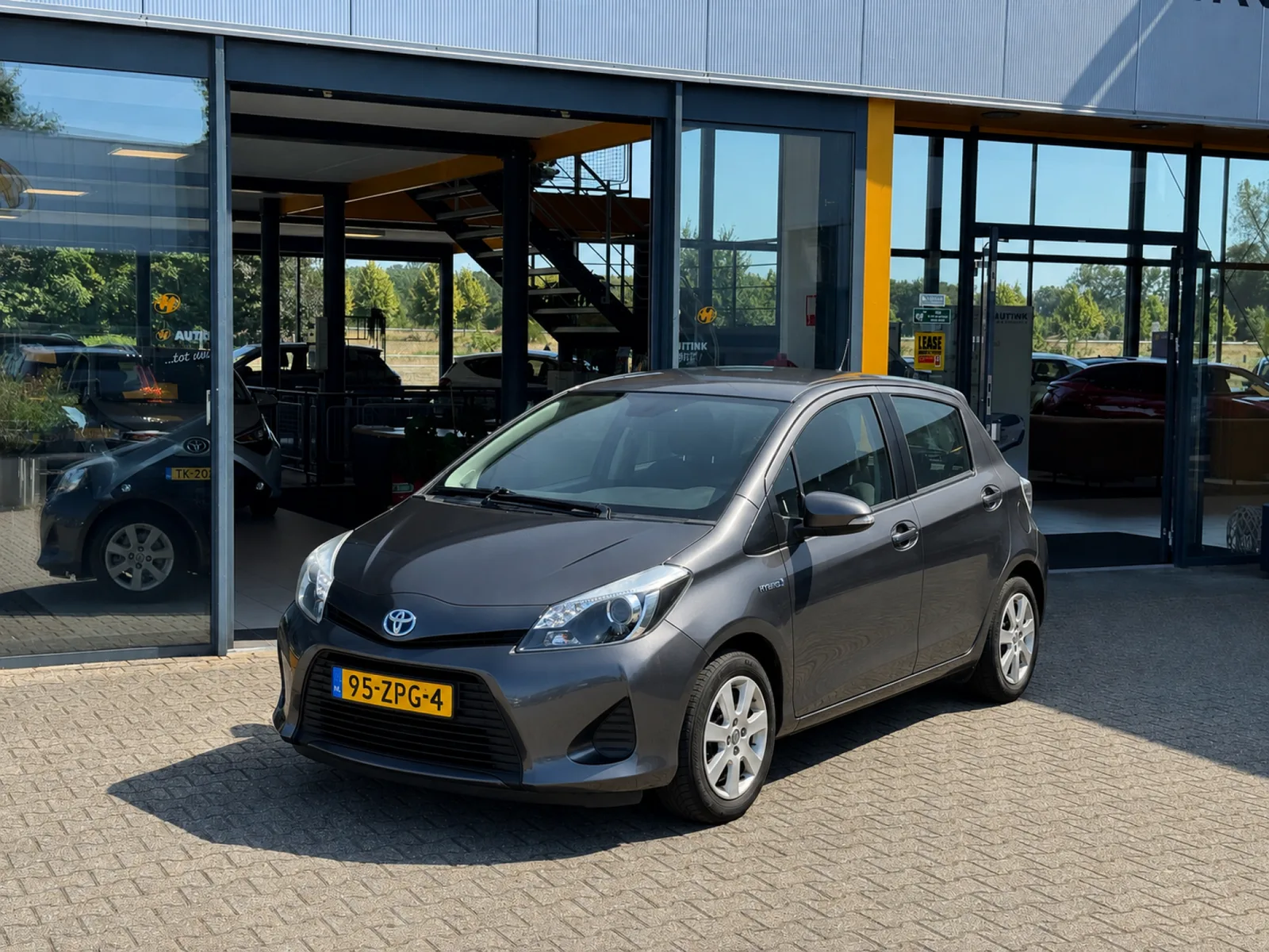 Toyota Yaris (2013) — foto 1