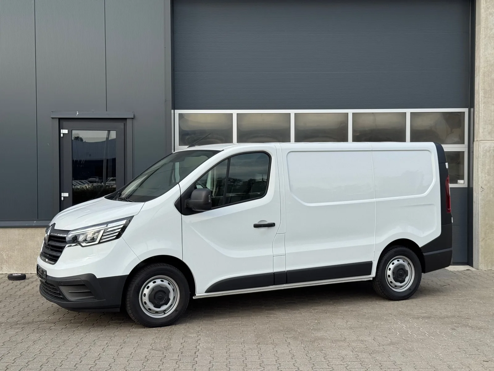 Renault Trafic (2024) — foto 1