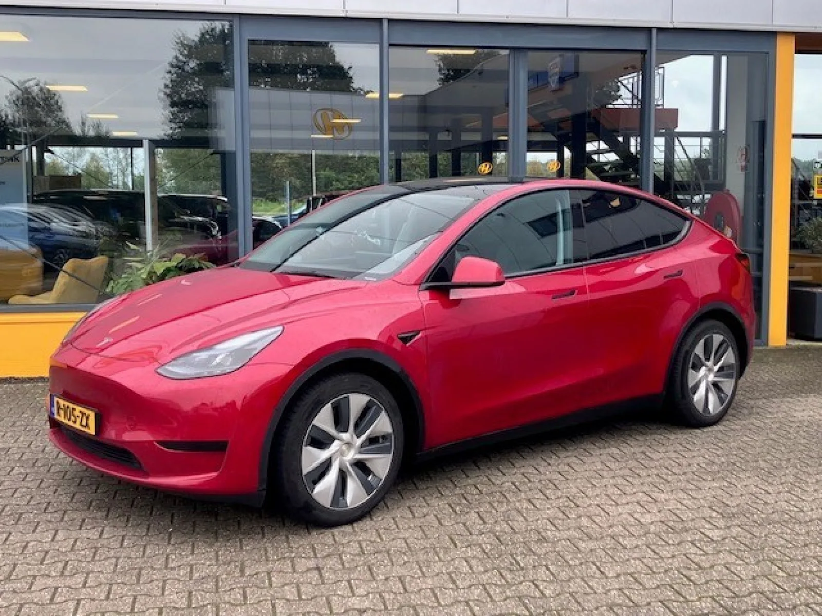 Tesla Model Y (2022) — foto 1