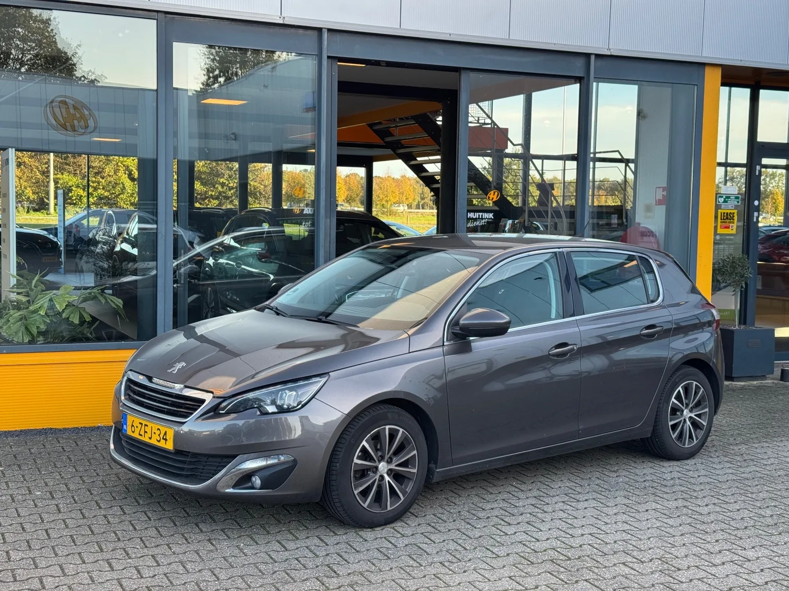 Peugeot 308 (2014) — foto 1
