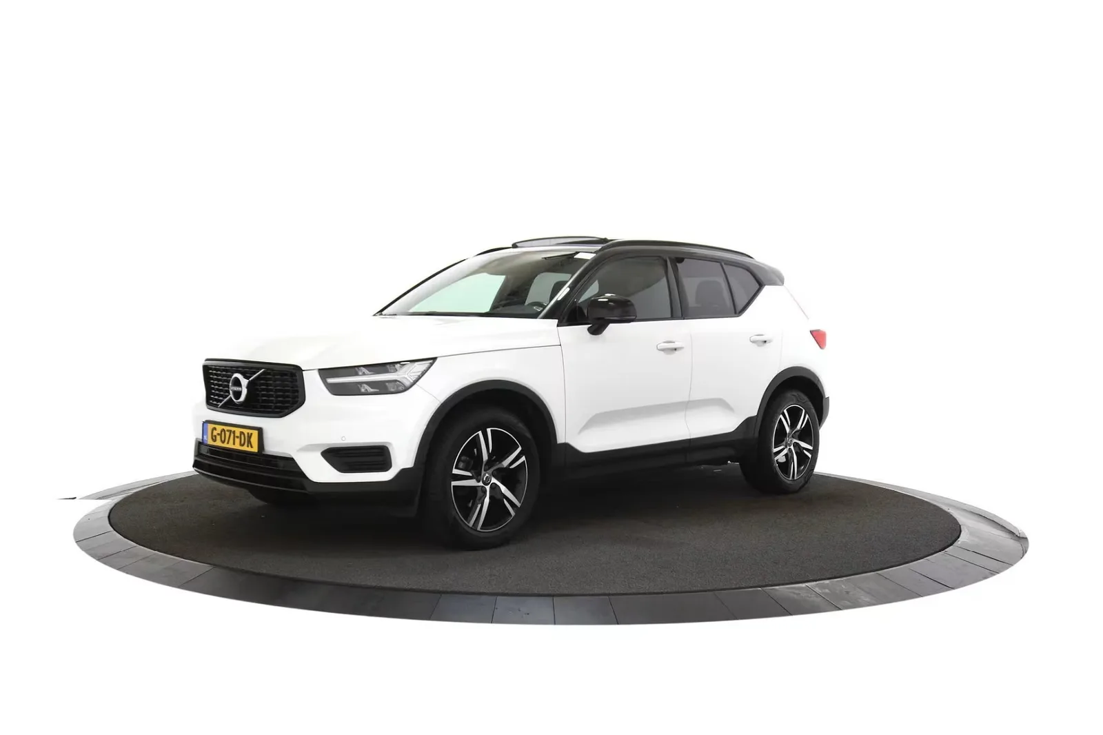 Volvo XC40 (2019) — foto 1