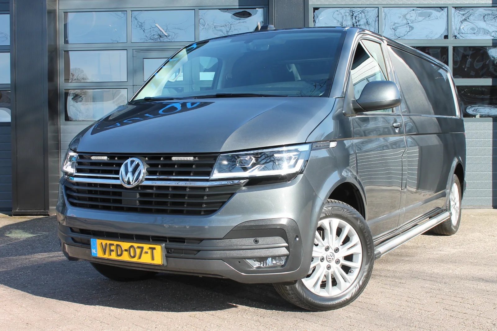 Volkswagen Transporter (2020) — foto 1