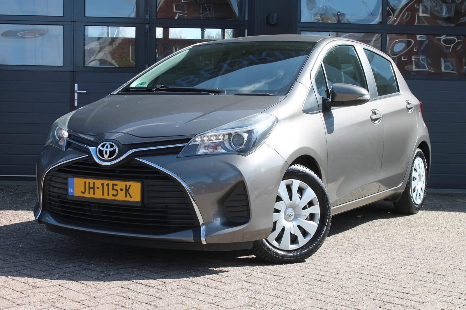 Toyota Yaris (2016) — foto 1