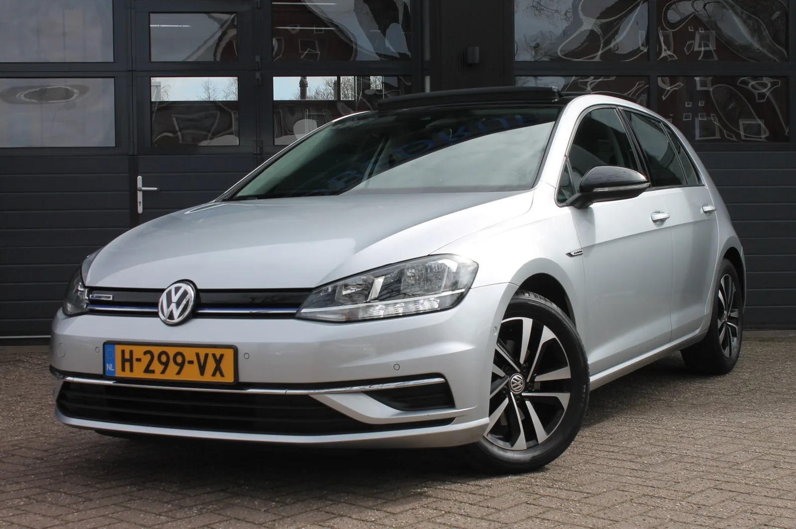 Volkswagen Golf (2020) — foto 1