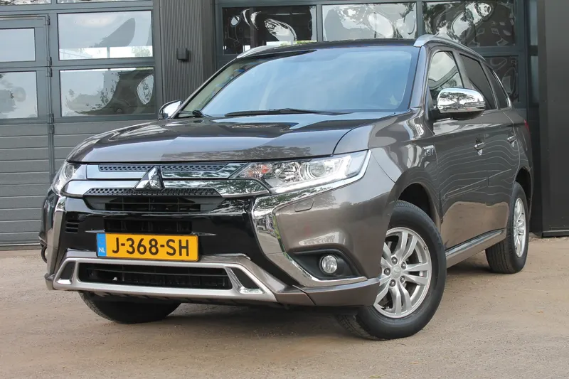 Mitsubishi Outlander (2020)