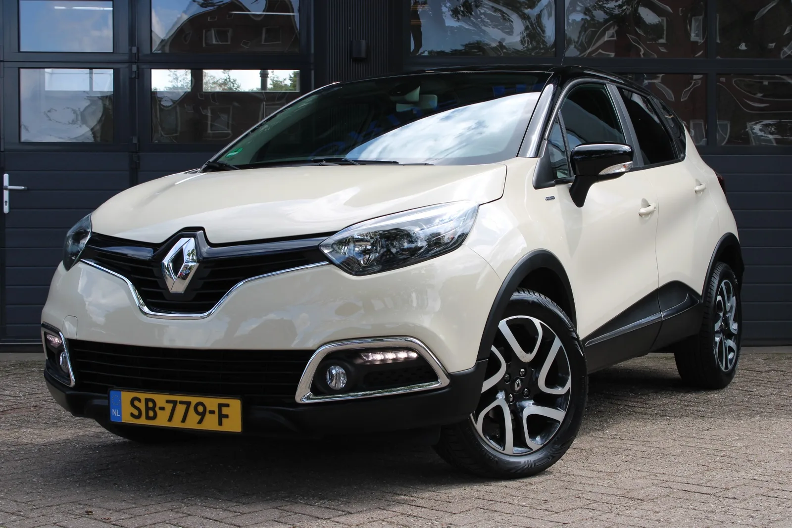 Renault Captur (2017) — foto 1