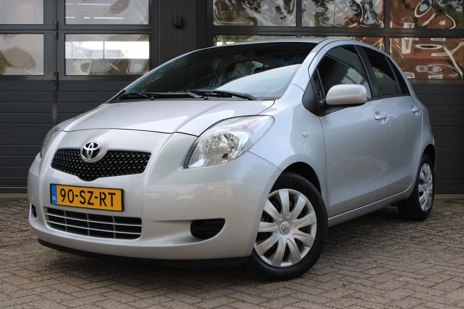 Toyota Yaris (2006) — foto 1