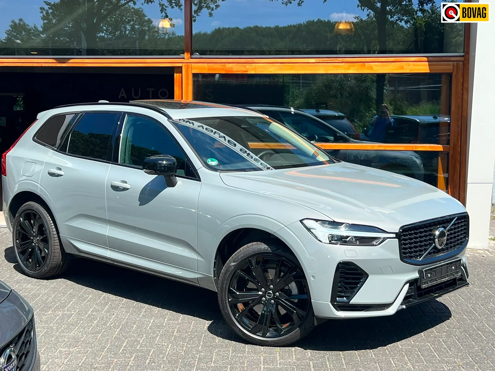 Volvo XC60 (2025) — foto 1